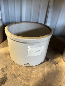 lot 74 image: 1 Gallon White Crock