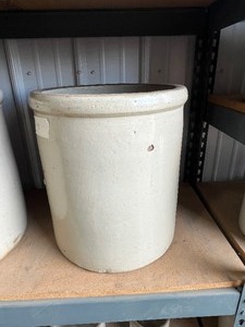 lot 58 image: 8 Gallon Red Wing Crock