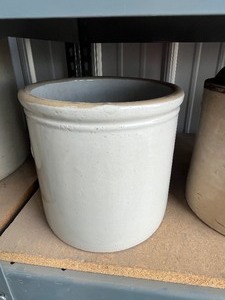 lot 59 image: 1 Gallon White Crock
