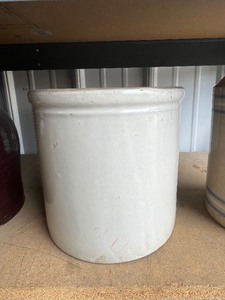 lot 62 image: 1 Gallon White Crock