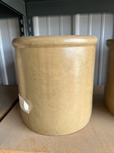 lot 16 image: 2 gallon Red Wing Crock Target Pattern