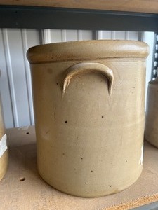 lot 18 image: 3 Gallon Red Wing Crock pattern