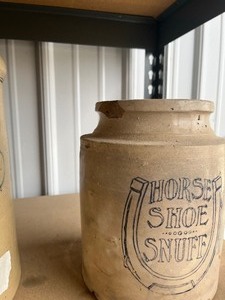lot 19 image: Horse Shoe Snuff Crock