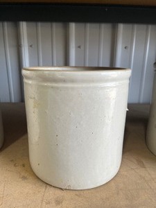 lot 27 image: 1 Gallon White Crock
