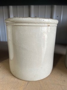 lot 28 image: 1 Gallon White Crock