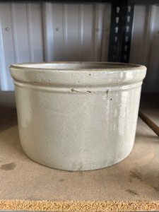 lot 29 image: 1 Gallon White Crock shorter and bigger diameter
