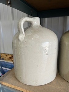 lot 1 image: 2 Gallon White Crock Jug