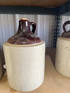 lot 4 image: 1 Gallon 2 tone Jug