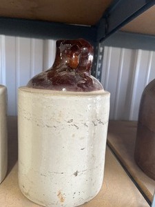 lot 5 image: 1 Gallon 2 tone Jug