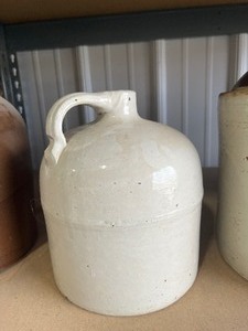 lot 7 image: 1 Gallon White Crock  Jug