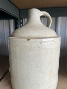 lot 11 image: 2 Gallon White Crock Jug
