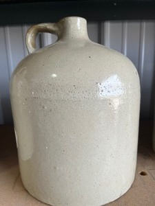 lot 12 image: 2 Gallon White Crock Jug