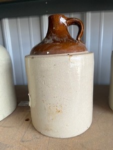 lot 13 image: 1 Gallon 2 Tone crock jug