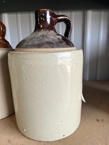 lot 14 image: 1 Gallon 2 Tone crock jug