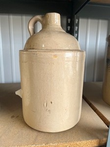 lot 15 image: 1 Gallon pinkish colored crock jug