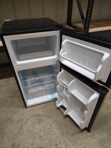 MegaChef 3.2 cu ft refrigeratorfreezer