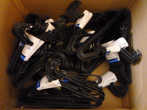Mainstay Plastic Hangers