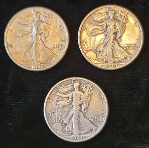 lot 2 image: 3 Walking Liberty Silver Half Dollars