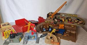lot 58 image: Hot Wheels and Matchbox Playsets and Vechicles