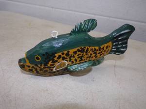 lot 7 image: Vintage Ice Fishing Decoy