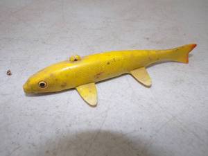 lot 15 image: Vintage Ice Fishing Plastic Decoy