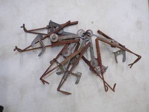 lot 16 image: 6 Gopher Traps