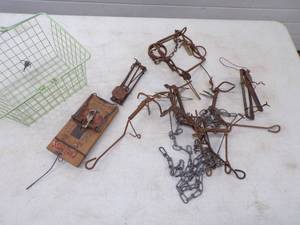 lot 19 image: Traps