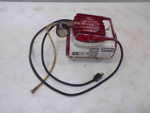 lot 20 image: Portable Air Compressor