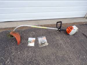 lot 18 image: Stihl FS 36 String Trimmer with Stihl Poly Cut head and blades