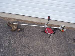 lot 17 image: Echo Model SRM-2110 String Trimmer