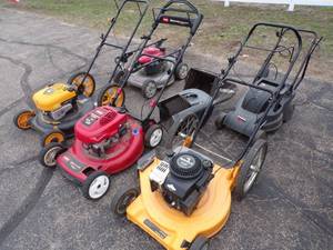 lot 51 image: Lot of Push Lawn Mowers For Parts or Repair