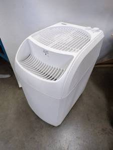 lot 41 image: Humidifier
