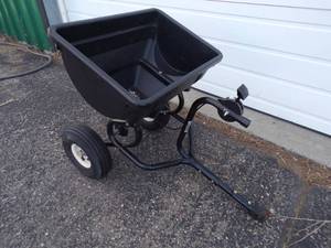 lot 88 image: Argi Fab Fertilizer Spreader Pull Behind