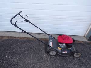 lot 90 image: Honda Push Mower