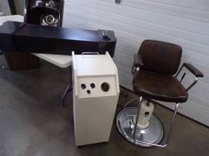 lot 98 image: Salon Station with Adjustable Chair, Sink Salon Station and Salon Trolley Storage Cart