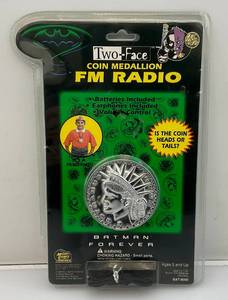 lot 34 image: Vintage (Batman Forever) Two-Face Coin Medallion FM Radio (NIP)