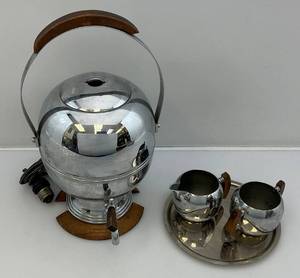lot 62 image: 1930s-40s Keystoneware Coffee Pot With Cream & Sugar (Cover Knob Missing)