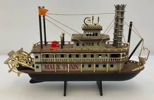 lot 95 image: Vintage Mark Twain River Boat AMFM Radio (WORKS) Very Cool