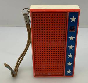 lot 212 image: Vintage General Electric Super Star Transistor Radio (WORKS)