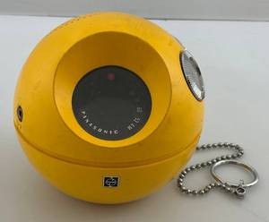 lot 215 image: Vintage RED 1970s Panasonic Model - 70 Panapet Transistor Radio (WORKS)