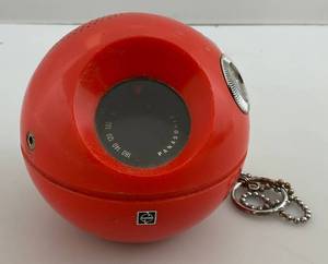 lot 216 image: Vintage YELLOW 1970s Panasonic Model - 70 Panapet Transistor Radio (WORKS)