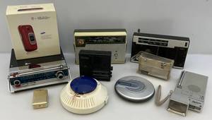 lot 288 image: Misc. Vintage Radios & More