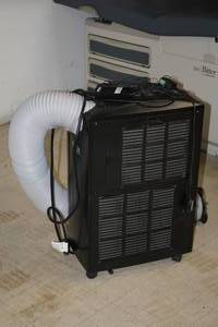 lot 902 image: Tripp-Lite 12000-BTU 1400W Portable Indoor Air Conditioning Unit for Server Racks SRCOOL12K