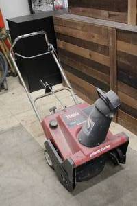 lot 916 image: Toro CCR 2000 4.5-HP 20 Snow Blower 38180