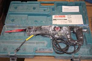 lot 943 image: Black & Decker Cut-Saw Reciprocating Saw with Case