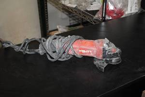 lot 948 image: Hilti 4-12 Angle Grinder DEG600-P
