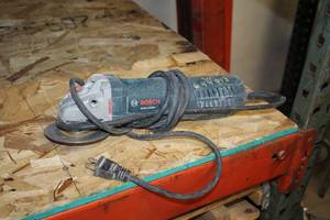 lot 968 image: Bosch 4-12 Angle Grinder AG60-125PD