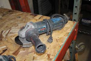 lot 969 image: Bosch 4-12 Angle Grinder AG40-85PD
