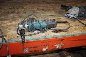 lot 972 image: Makita 16-Gauge Nibbler JN1601