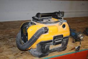 lot 974 image: DeWalt Heavy Duty 2-Gallon 18-20V CordlessCorded WetDry Vacuum DCV581H with Battery
